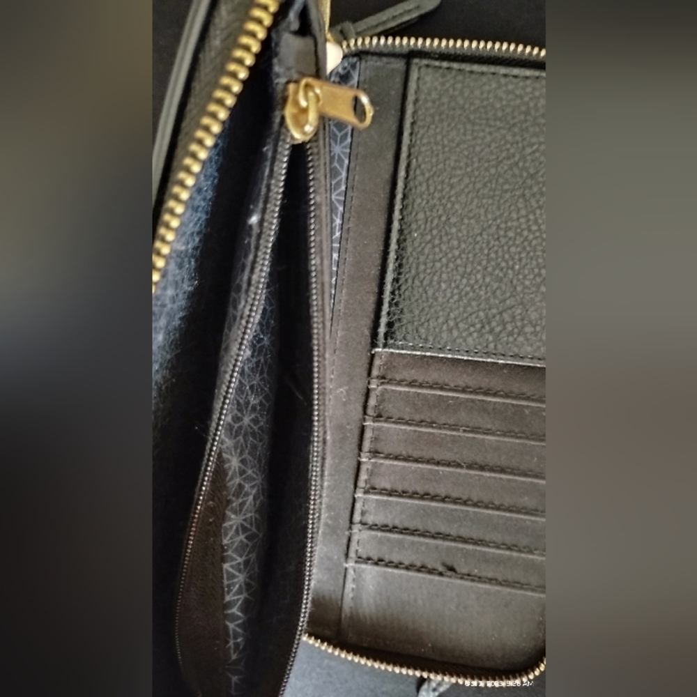 🎁Black Leather Wallet With Lots Of Different Pockets And Card Holder Slots - Picture 5 of 7